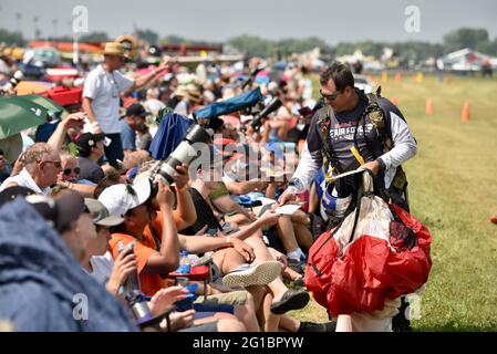 Thousands of aviation enthusiasts and pilots gather adjacent to the runway for the air show at the EAA Fly-In (AirVenture), Oshkosh, Wisconsin, USA Stock Photo