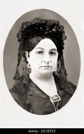 1865 c., Milano , ITALY : The italian  Soprano FANNY  SALVINI DONATELLI ( Florence 1815 - Milan 1851 ), born Francesca LUCCHI . Known for supporting the role of Violetta in the world premiere of Giuseppe Verdi 's LA TRAVIATA ( 1853 ). She was the second wife in 1831 of GIUSEPPE SALVINI and the stepmother of his son TOMMASO SALVINI , both were famous theater actors and a family that gave other names to her artistic fame . Leaving Salvini in 1842, she was widowed in 1844, later married the bass GAETANO DONATELLI . Photo by G. Rossi , Milano .- SALVINI-DONATELLI - OPERA LIRICA - OPERA LIRICA - ca Stock Photo