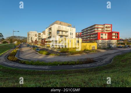 FRANCE, BAS-RHIN (67), STRASBOURG, QUARTIER DU PORT DU RHIN, HOUSING COMPLEX RESIDENCE DU JARDIN DES DEUX RIVES Stock Photo