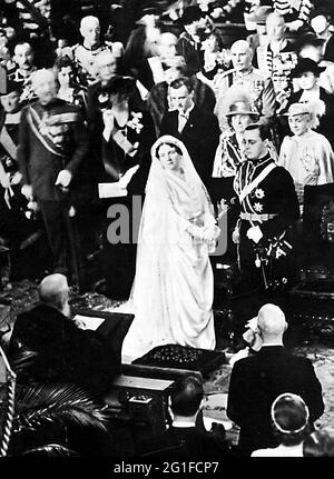 Juliana, 30.4.1909 - 20.3.2004, Queen of Netherlands (1948 - 1980), full length, ADDITIONAL-RIGHTS-CLEARANCE-INFO-NOT-AVAILABLE Stock Photo