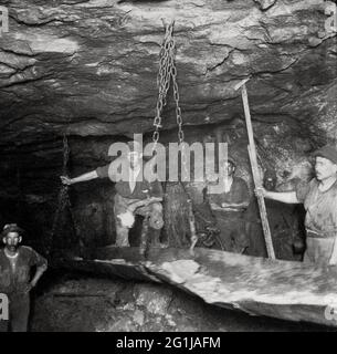 Miners with conveyor belt for ore in a stope, City & Suburban Gold Mine, Johannesburg, South Africa Stock Photo