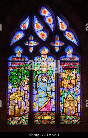 France, Eure, Pays d'Auge, Beuzeville, Saint Helier church, stained glass window representing Saint Louis by Maitre verrier Francois Decorchemont from Conches Stock Photo