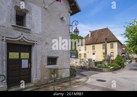 France, Savoie, Chanaz, Small Town of Character, Grande Maison de Boigne, former 13th century fortified house which now houses the town hall and the Gallo-Roman museum in Notre-Dame-de-Mis�ricorde Gothic chapel Stock Photo