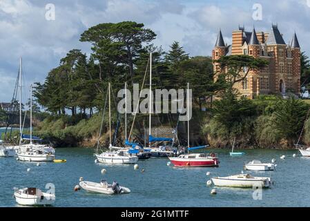 France, Ile et Vilaine, Cote d'Emeraude (Emerald Coast), Saint Briac sur Mer, le Nessay, Le Nessay Castle Stock Photo