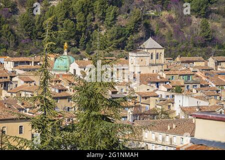 France, Vaucluse, Luberon regional nature park, Apt, the roofs of the town and Sainte-Anne cathedral Stock Photo