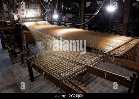 Traditional Bevilacqua weavers workshop, handycraft women work on more than 200 years old wooden loom weavings, in Venice since 1875 . Stock Photo