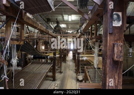 Traditional Bevilacqua weavers workshop, handycraft women work on more than 200 years old wooden loom weavings, in Venice since 1875 . Stock Photo