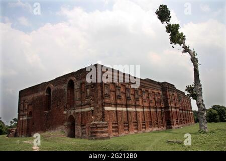 The Darasbari Mosque is the largest mosque in Bangladesh now in ruins. Located in Shibganj in Chapai Nawabganj, the mosque was built in 1479 AD by Shamsuddin Abul Muzaffar Yusuf Shah Shibganj. Bangladesh. May 30, 2009. (Source: www. Banglapedia.com) Stock Photo