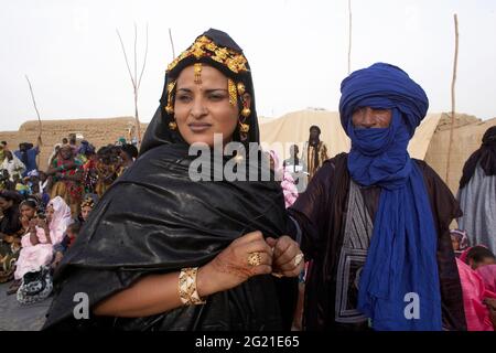 Africa /MALI /Tintelaute/Tuareg wedding ritual with young bride  dressed up  near Timbuktu , Mali ,West Africa. Stock Photo