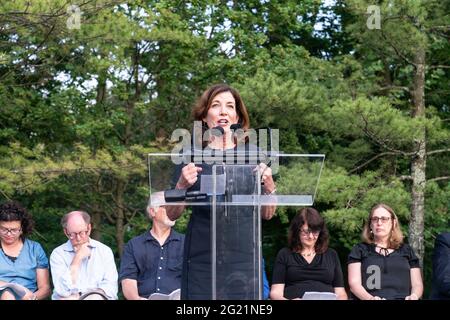Scarsdale, United States. 07th June, 2021. Lieutenant Governor Kathy Hochul speaks at Westchester stands united against anti-semitism and hate rally at Jewish Community Center of Mid-Westchester (Photo by Lev Radin/Pacific Press) Credit: Pacific Press Media Production Corp./Alamy Live News Stock Photo