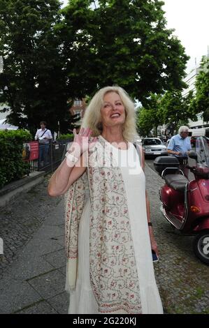 Claudia Neidig bei der Premiere des Theaterstücks 'Winterrose' im