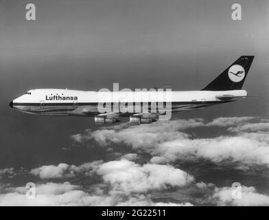 transport / transportation, aviation, commercial aircraft, Boeing 747, Lufthansa, flying, 1970s, ADDITIONAL-RIGHTS-CLEARANCE-INFO-NOT-AVAILABLE Stock Photo