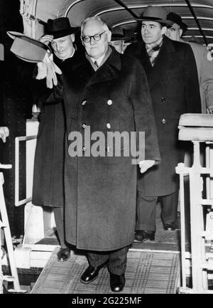 Vyshinsky, Andrey Januaryevich, 10.12.1883 - 22.11.1954, Soviet politician, Foreign Minister, full length, with Andrei Gromyko, EDITORIAL-USE-ONLY Stock Photo