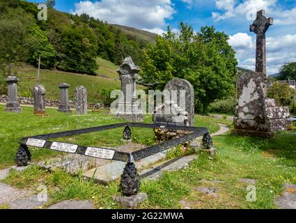 The grave of former outlaw and folk hero Rob Roy MacGregor at Balquhidder, Scotland Stock Photo