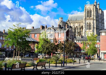 Abbeville (northern France): 'place Max Lejeune' square in the town centre. In the background, the Collegiate Church of Saint Vulfran Stock Photo