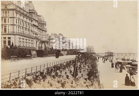 Boulevard in Eastbourne; Eastbourne 14-14/4 1900 Hotel Cavendish in front The Grand Parade. Stock Photo