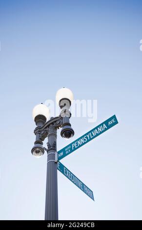 USA, Washington DC, The White House, 1600 Pennsylvania Avenue street sign against sky Stock Photo