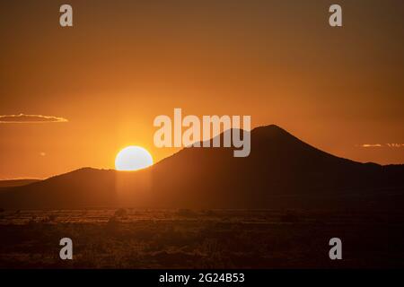 SUNSETS OVER THE CERRILLOS HILL, FROM EL DORADO, SANTA FE, NM, USA Stock Photo
