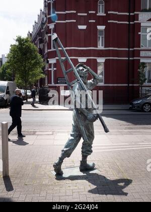 The  Window Cleaner sculptor Allan Sly, Edgware road London Stock Photo