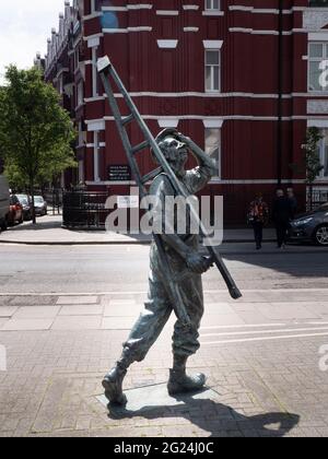 The  Window Cleaner sculptor Allan Sly, Edgware road London Stock Photo