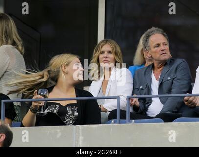 FLUSHING NY- SEPTEMBER 03: Musician Lindsey Buckingham and wife Kristen Messner, of Fleetwood Mac watches Venus Williams match at the Arthur Ash stadium at the USTA Billie Jean King National Tennis Center on September 3, 2010 in in Flushing Queens. People: Kristen Messner, Lindsey Buckingham Credit: Storms Media Group/Alamy Live News Stock Photo