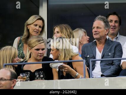 FLUSHING NY- SEPTEMBER 03: Musician Lindsey Buckingham and wife Kristen Messner, of Fleetwood Mac watches Venus Williams match at the Arthur Ash stadium at the USTA Billie Jean King National Tennis Center on September 3, 2010 in in Flushing Queens. People: Kristen Messner, Lindsey Buckingham Credit: Storms Media Group/Alamy Live News Stock Photo