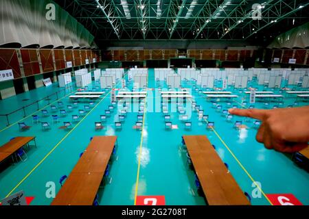 New Taipei, Taiwan. 8th June, 2021. A view of an exhibition center which has been converted into a temporary mass vaccination centre, following a serious local outbreak with an increasing number of domestic infections and deaths related to the Covid-19 disease. Credit: Daniel Ceng Shou-Yi/ZUMA Wire/Alamy Live News Stock Photo