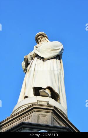 leonardo da vinci Statue - Milano Stock Photo