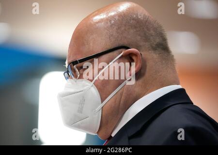 Berlin, Germany. 09th June, 2021. Peter Altmaier (CDU), Federal Minister of Economics, arrives for the weekly cabinet meeting of the federal government at the Chancellery. Credit: Markus Schreiber/AP POOL/dpa/Alamy Live News Stock Photo