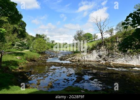 The river Wharfe in Loup Scar on the Dales Way, Burnsall, Yorkshire Dales Stock Photo
