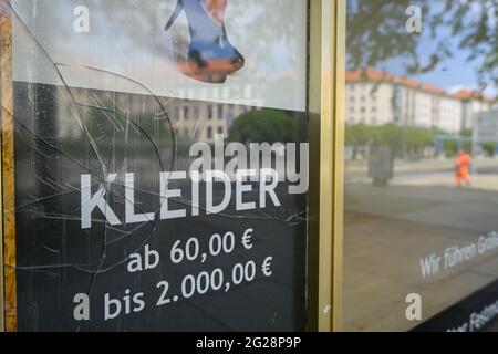 Dresden, Germany. 09th June, 2021. The shop windows of a vacant former fashion store in the city centre are shattered. Saxony wants to support retailers in using creative ideas to revitalize the city centers after the Corona crisis. Around an additional 500,000 euros have been earmarked for this purpose - 300,000 euros of which will be spent this year. Credit: Robert Michael/dpa-Zentralbild/dpa/Alamy Live News Stock Photo