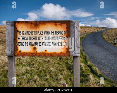 UK Official Secrets Act warning sign on the perimeter fence of a ...