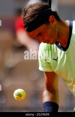 Paris, France. 09th June, 2021. Tennis: Grand Slam/ATP Tour - French Open, men's singles, quarter-finals, Nadal (Spain) - Schwartzmann (Argentina). Rafael Nadal is in action. Credit: Frank Molter/dpa/Alamy Live News Stock Photo