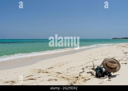 beach hat, palm hat. sombrero de playa, sombrero de palma Sales of  souvenirs in the tourist destination Puerto Pe–asco, Sonora, Mexico.  crafts, art, h Stock Photo - Alamy