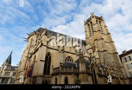 The Catholic parish church of Saint-Aspais in Melun , a municipality in the Seine-et-Marne department , was built in the 15th century . France. Stock Photo