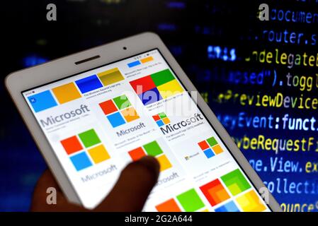 India. 9th June, 2021. In this photo illustration, Microsoft logos seen displayed on an Android Tablet Phone. Credit: Avishek Das/SOPA Images/ZUMA Wire/Alamy Live News Stock Photo