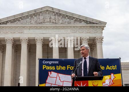 Washington, DC, USA, 9 June, 2021.  Pictured: Senator Sheldon Whitehouse of Rhode Island speaks at a rally to pass the For the People Act at the Supreme Court.  Credit: Allison Bailey / Alamy Live News Stock Photo