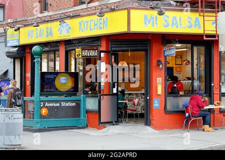 Mi Salsa Kitchen, 205 Allen St, New York, NYC storefront photo of a Cuban restaurant in the Lower East Side neighborhood of Manhattan Stock Photo