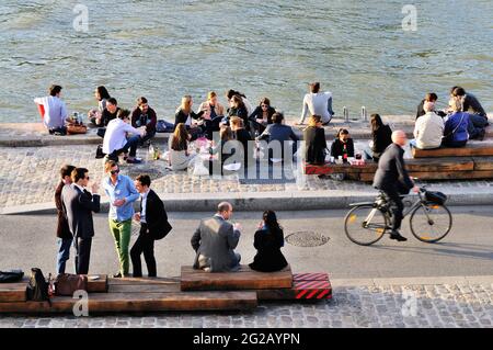 FRANCE, PARIS (75) 7TH ARRONDISSEMENT, BANKS OF SEINE RIVER Stock Photo