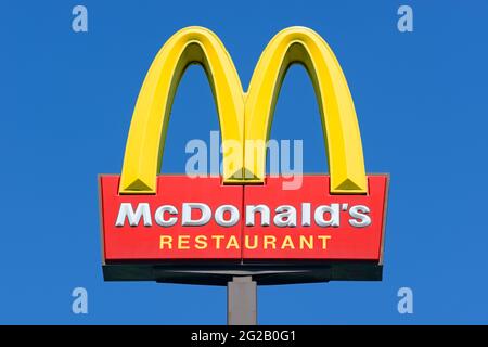 McDonald's restaurant sign logo Stock Photo - Alamy