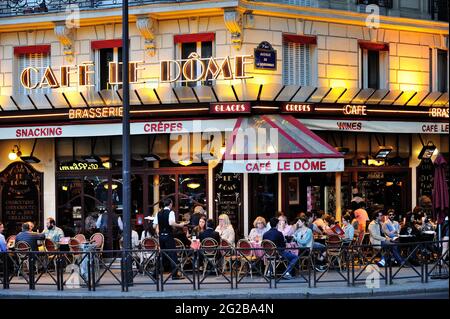 FRANCE, PARIS (75) 7TH ARRONDISSEMENT, BAR AND RESTAURANT CAFE LE DOME, TERRACE Stock Photo