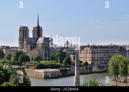 FRANCE, PARIS (75) 5TH ARRONDISSEMENT, THE QUAYS OF THE SEINE RIVER, INSTITUT DU MONDE ARABE, NOTRE-DAME VIEW FROM THE TERRACE (BEFORE DRAMATIC APRIL Stock Photo