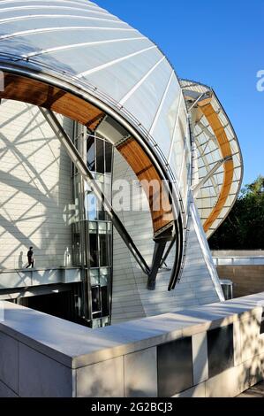 FRANCE, PARIS (75) BOIS DE BOULOGNE, LOUIS VUITTON FOUNDATION, BY THE ARCHITECT FRANK GEHRY Stock Photo