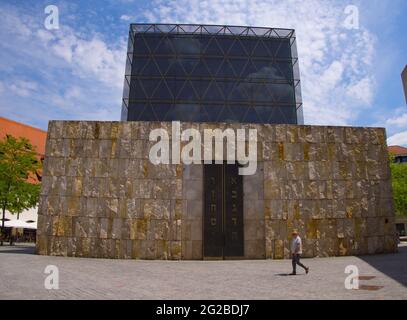 St Jacob Square with synagogue in Munich - MUNICH, GERMANY - JUNE 03, 2021 Stock Photo