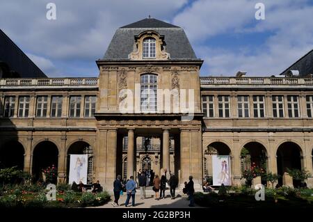 FRANCE, PARIS (75) 3RD ARRONDISSEMENT, DISTRICT OF MARAIS, MUSEE CARNAVALET, MUSEUM LOCATED RUE DES FRANCS BOURGEOIS Stock Photo