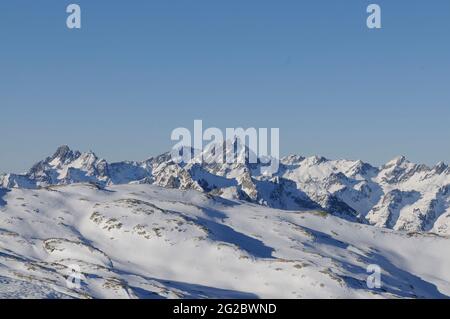 FRANCE. SAVOIE (73) MAURIENNE COUNTRY (THE SYBELLES SKIING AREA). VIEW OF THE BELLEDONNE MOUNTAINS Stock Photo