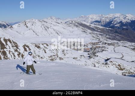 FRANCE. SAVOIE (73) MAURIENNE COUNTRY (THE SYBELLES SKIING AREA). LA TOUSSUIRE Stock Photo