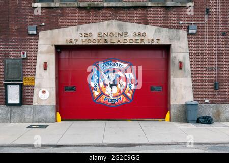 The exterior of FDNY Engine Company 320 Hook & Ladder 167, a fire station on Francis Lewis Boulevard in Flushing, Queens, New York City. Stock Photo