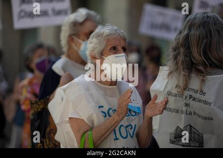 Madrid, Spain. 10th June, 2021. A protester gesturing during the demonstration.A group of protesters gathered outside the Ministry of Health to demonstrate against the closures of health centres and primary care services. Credit: SOPA Images Limited/Alamy Live News Stock Photo