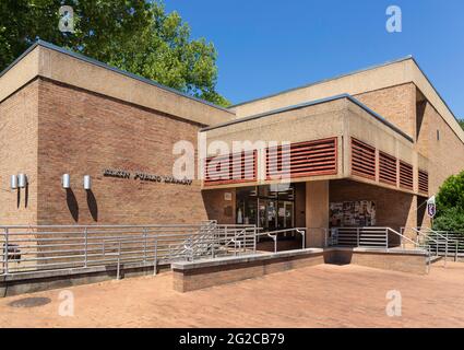 ELKIN, NC, USA-5 JUNE 2021:   Horizontal image. Front angle view of the Elkin Public Library. Stock Photo